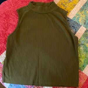 Gianni Bini ribbed olive green crop top. Size L